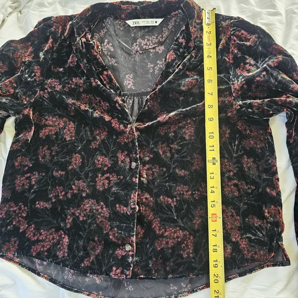 Zara Black and Red Floral Velvet Blouse - Picture 5 of 6